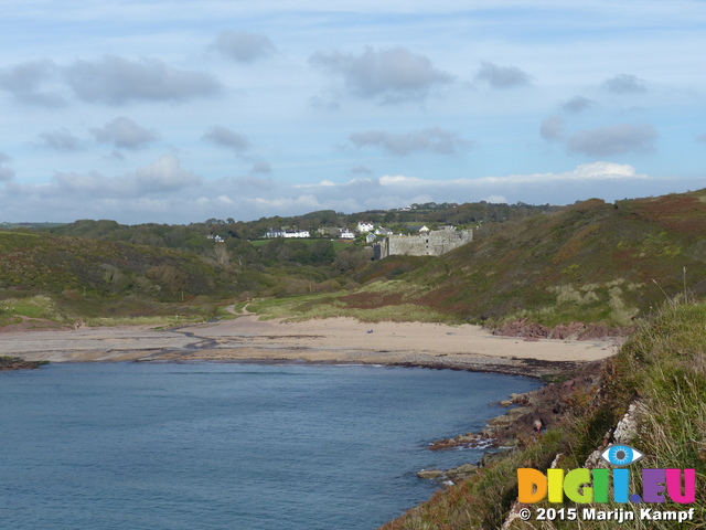 FZ021461 Manorbier castle